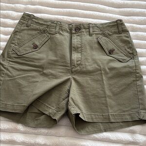 Banana Republic Shorts in Olive EUC wrinkled from being in storage
3